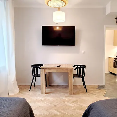 Kana - Stylish In - Close, Fast Wifi & Smart Tv