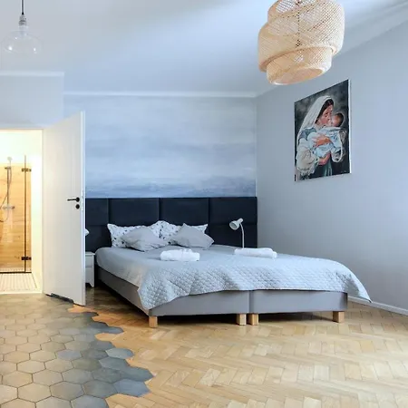 Kana - Stylish In Pomorska - Close, Wifi, Smart Tv
