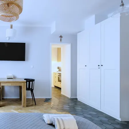 Kana - Stylish In Pomorska - Close, Wifi, Smart Tv Apartment