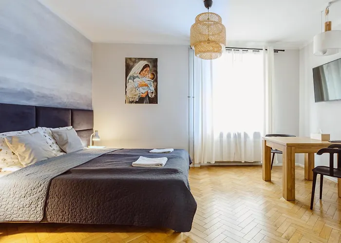 Kana - Stylish In Pomorska - Close, Wifi, Smart Tv *