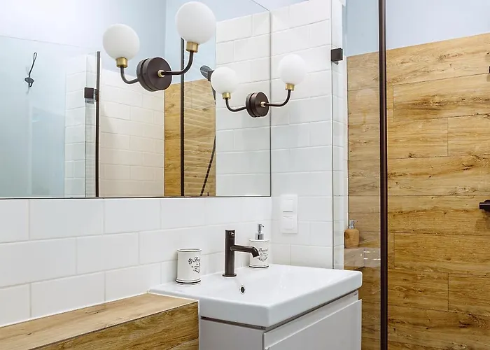 Kana - Stylish In Pomorska - Close, Wifi, Smart Tv